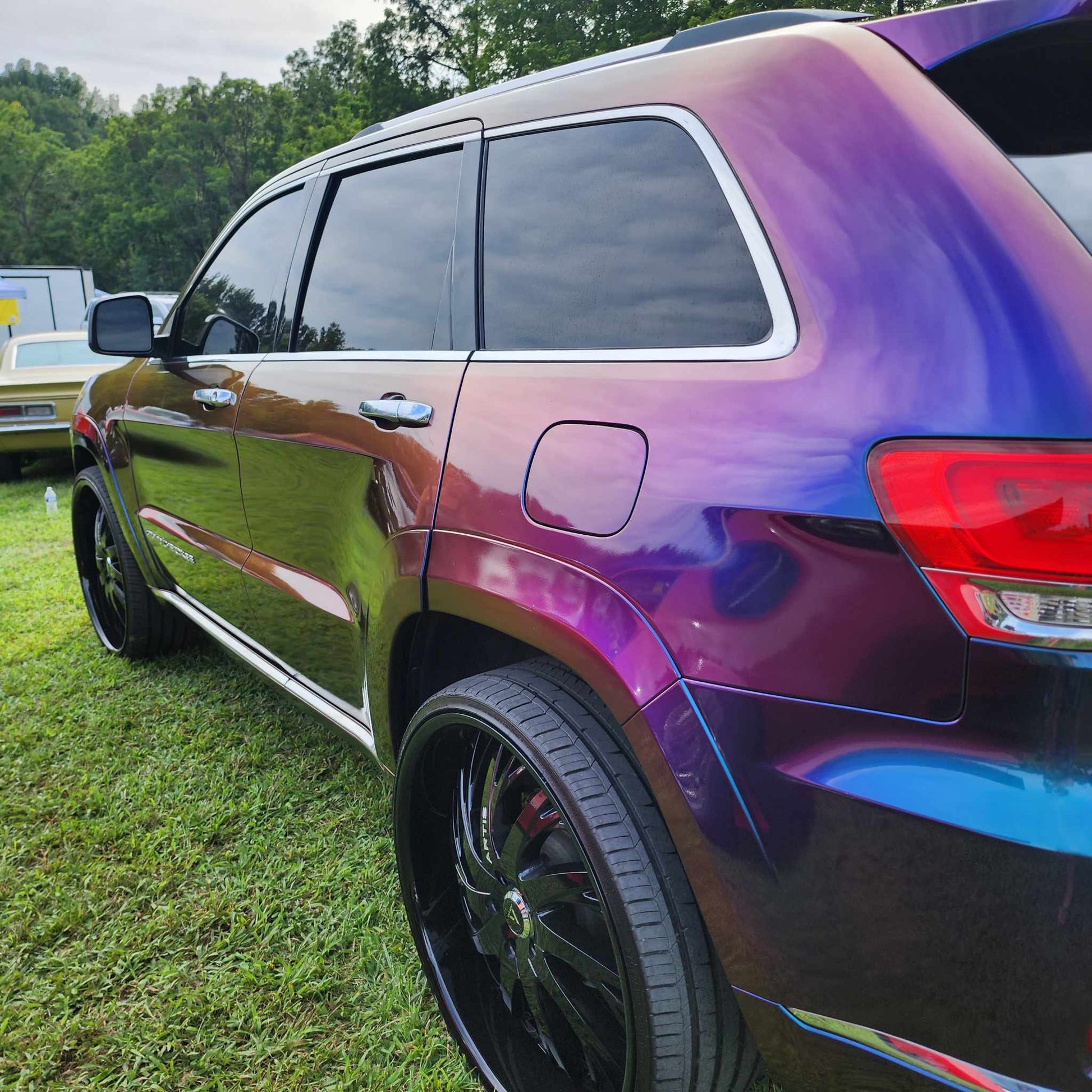Blue to Purple Chameleon – Dynamic Color-Shifting Automotive Paint