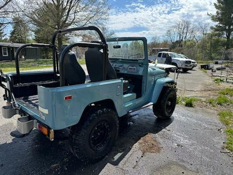 Jeep painted with Automotive Art Motocryl
